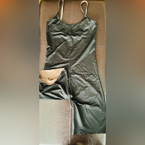 NWOT Mid Thigh Quick Access Beige & Black Reversible Shapewear Size Large - Picture 6 of 7